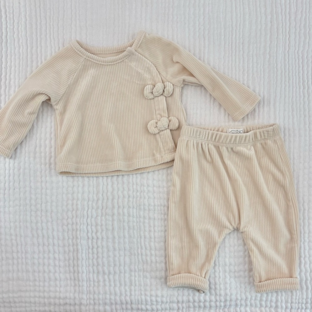 NWOT Mud Pie Ivory Velour Set in 0-3 months